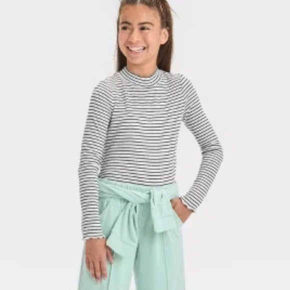 Cute, Cozy, and Cat-Loving: NWT Girls Long Sleeve Rib T-Shirt by Cat & Jack - Picture 3 of 3